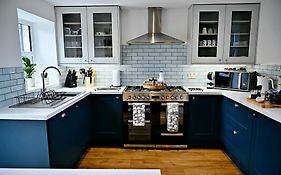 Porthmadog, Sleeps 11, 5 Bedrooms, 5 Bathrooms, Mountain Views