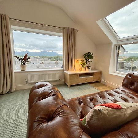 Porthmadog, Sleeps 11, 5 Bedrooms, 5 Bathrooms, Mountain Views Exterior photo