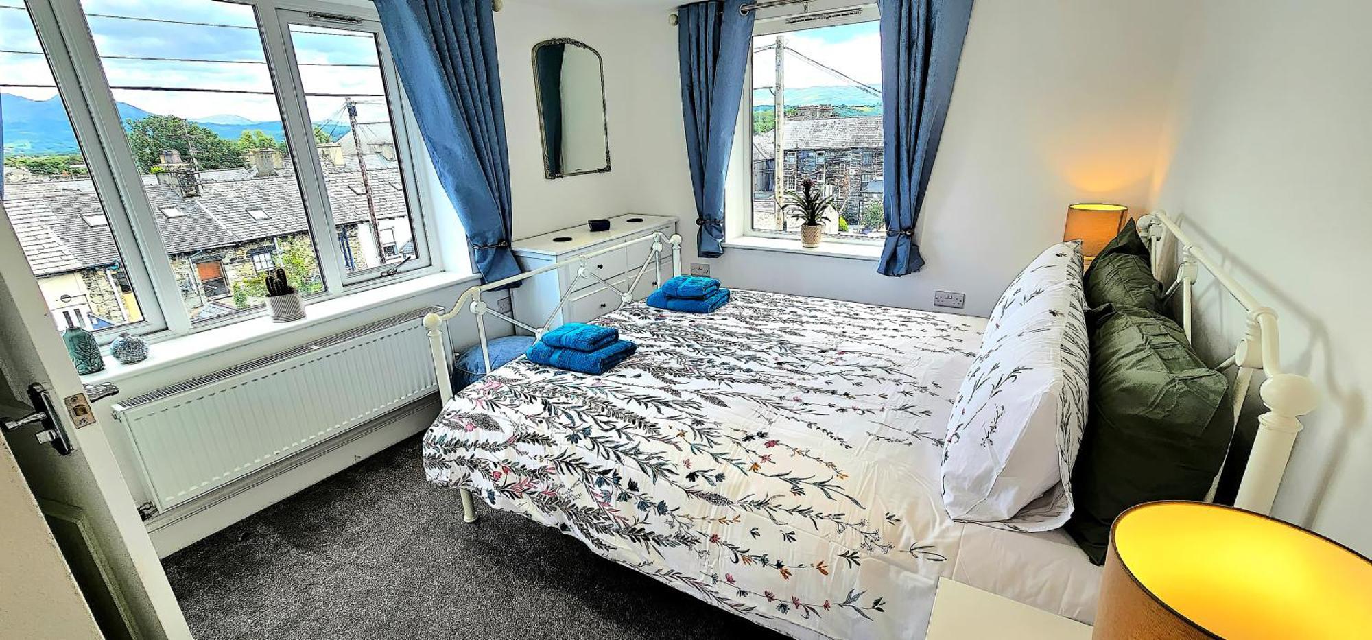 Porthmadog, Sleeps 11, 5 Bedrooms, 5 Bathrooms, Mountain Views Exterior photo