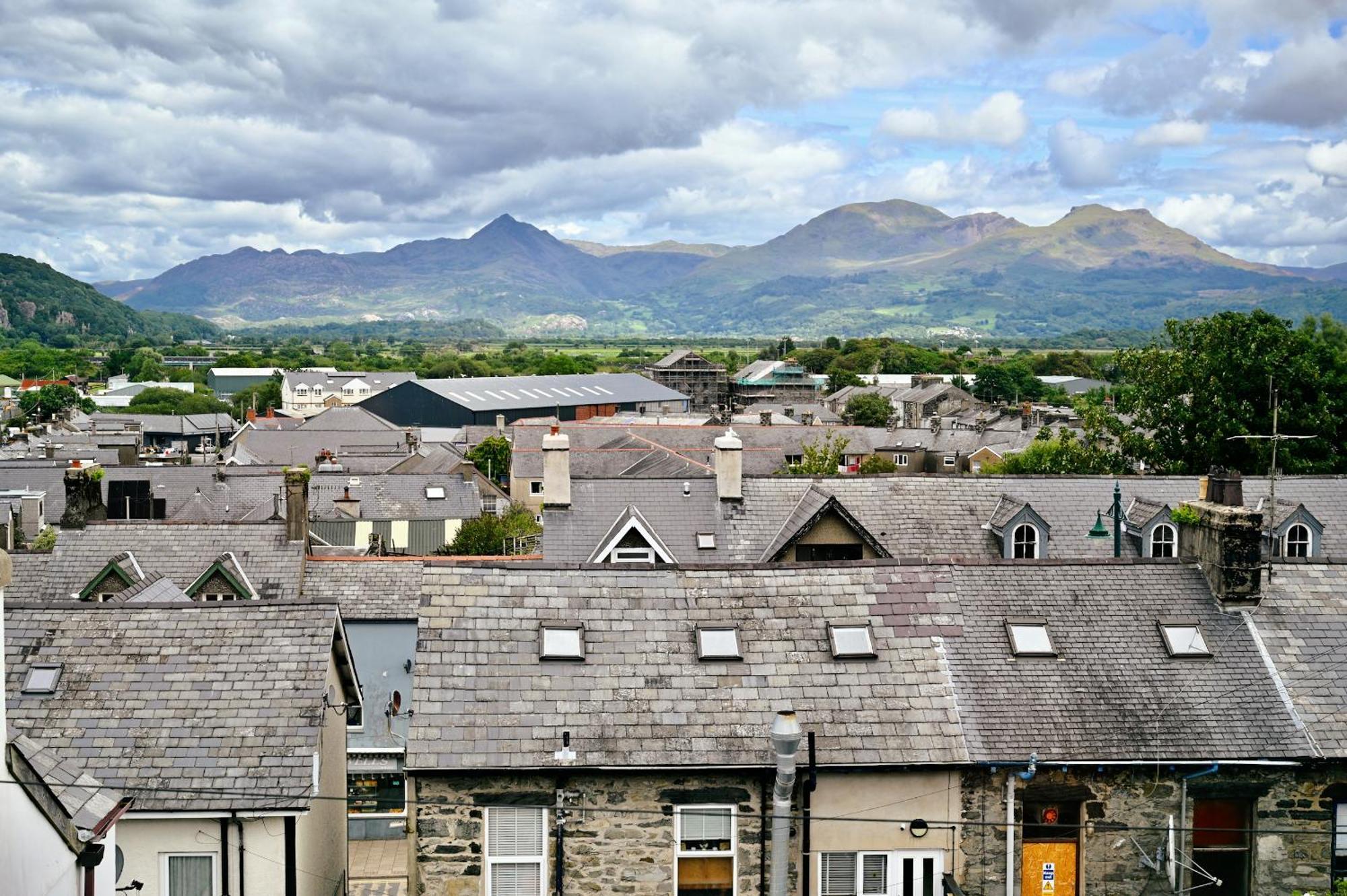 Porthmadog, Sleeps 11, 5 Bedrooms, 5 Bathrooms, Mountain Views Exterior photo